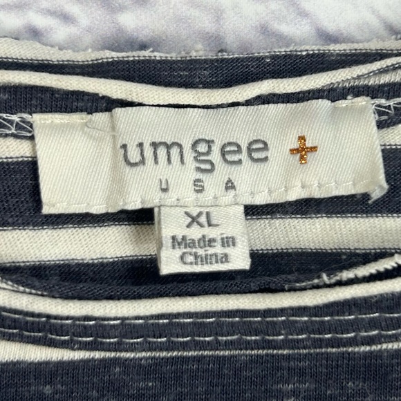 Umgee Gray and Cream Striped 3/4 Length Sleeve Top. Size XL. - Picture 2 of 9